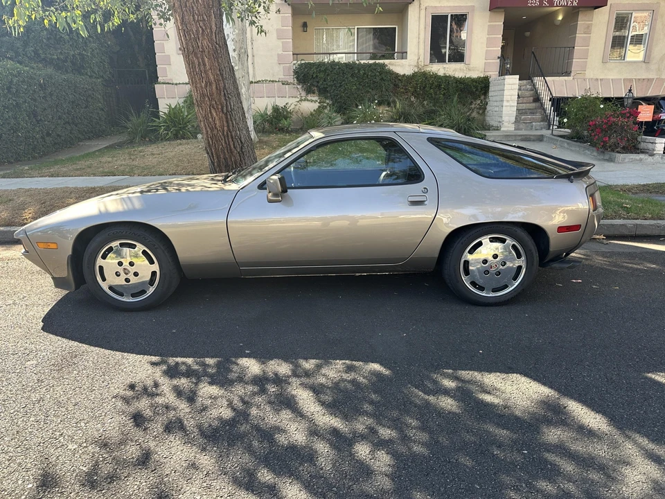 1984 Porsche 928 S - Image 9 of 31