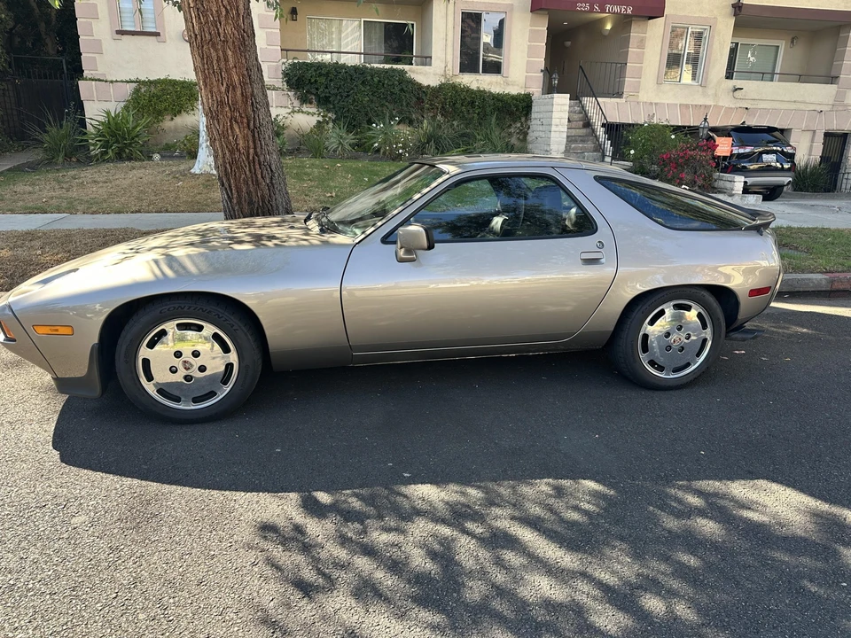 1984 Porsche 928 S - Image 8 of 31