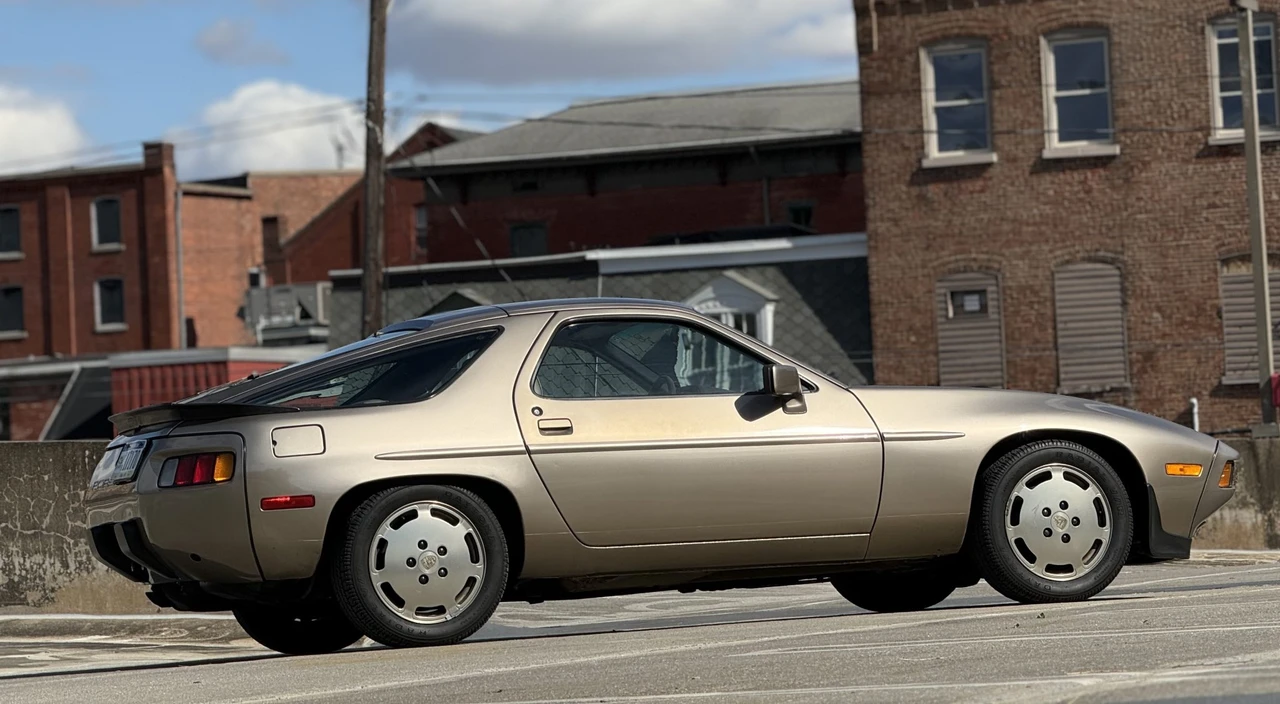 1984 Porsche 928 S - Image 14 of 31
