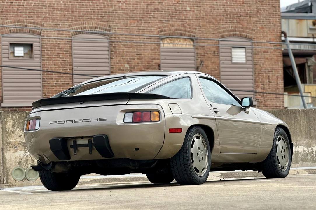 1984 Porsche 928 S - Image 17 of 31