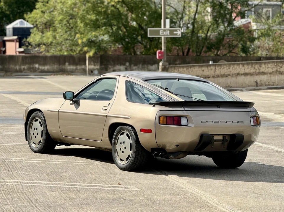 1984 Porsche 928 S - Image 21 of 31
