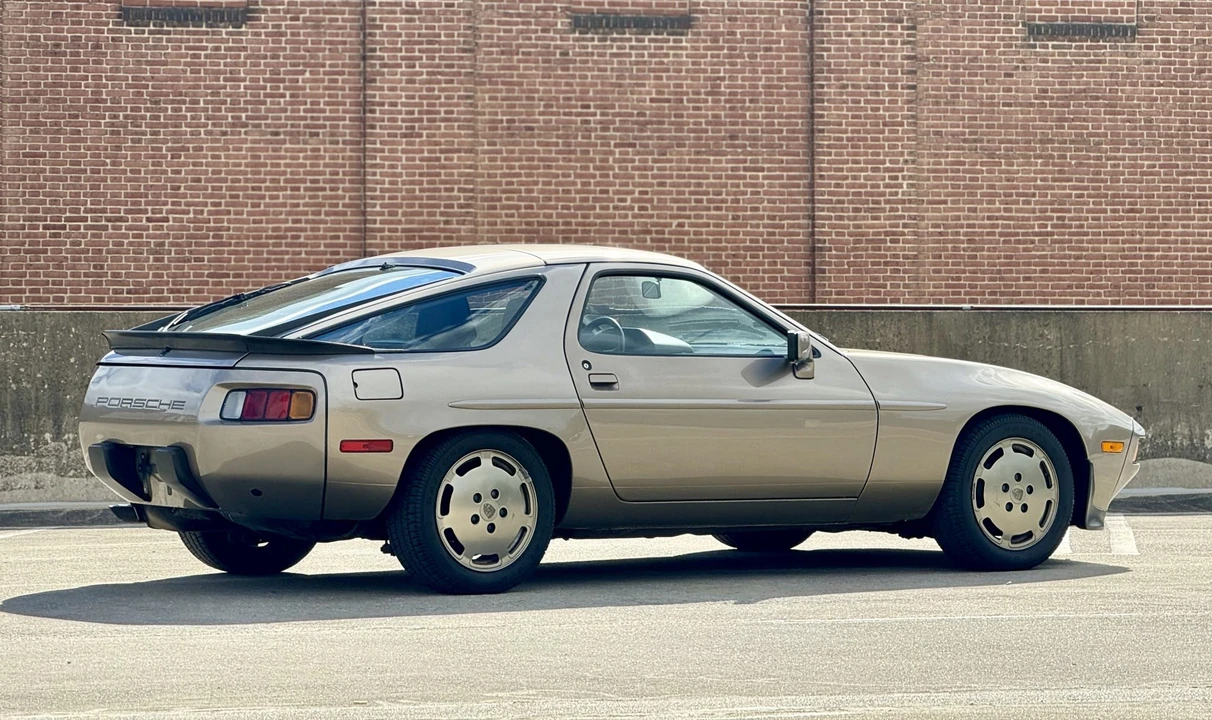 1984 Porsche 928 S - Image 15 of 31