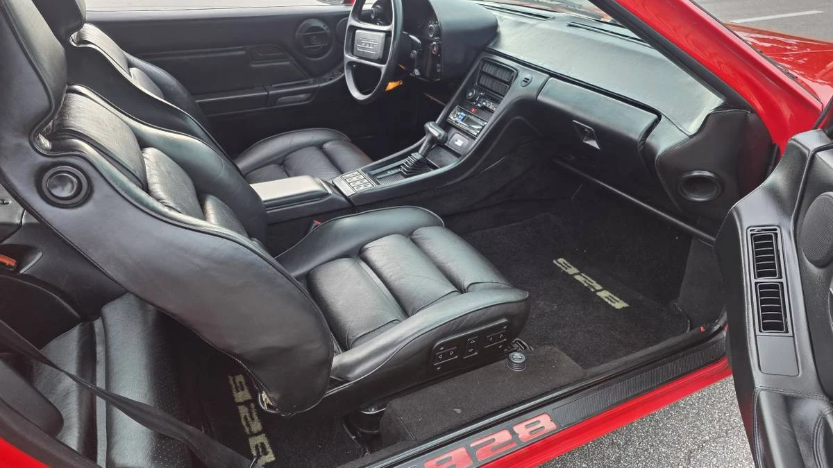 1984 Porsche 928 S - Image 12 of 17
