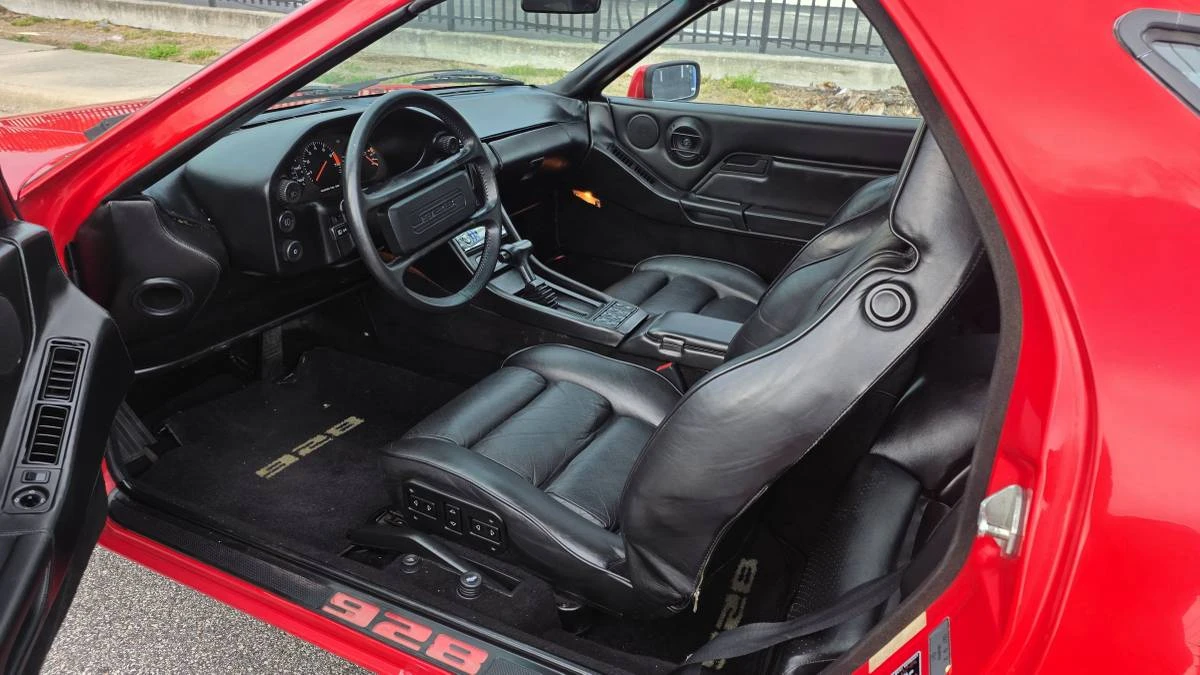 1984 Porsche 928 S - Image 8 of 17