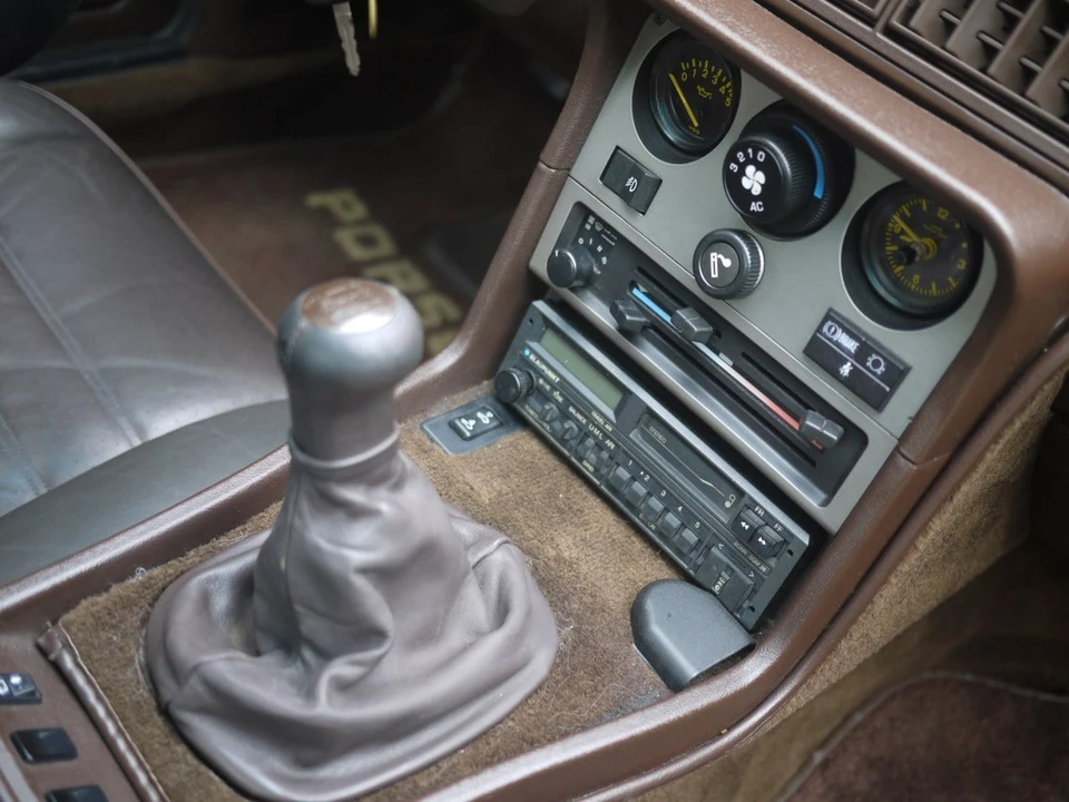 1984 Porsche 944 - Image 25 of 30