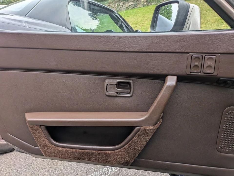 1984 Porsche 944 - Image 14 of 30