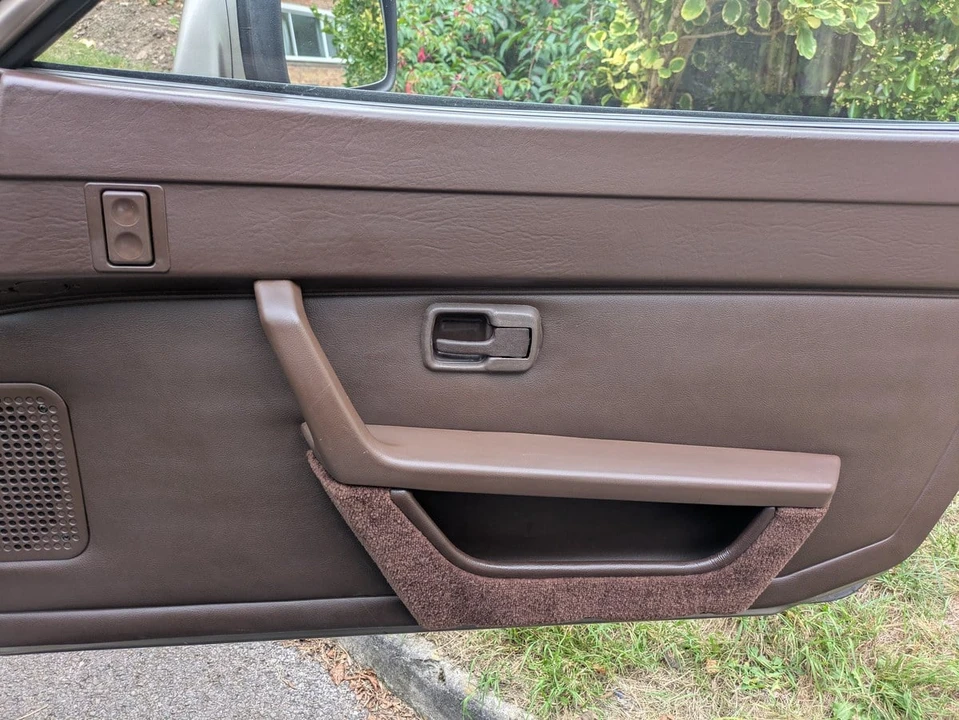 1984 Porsche 944 - Image 11 of 30