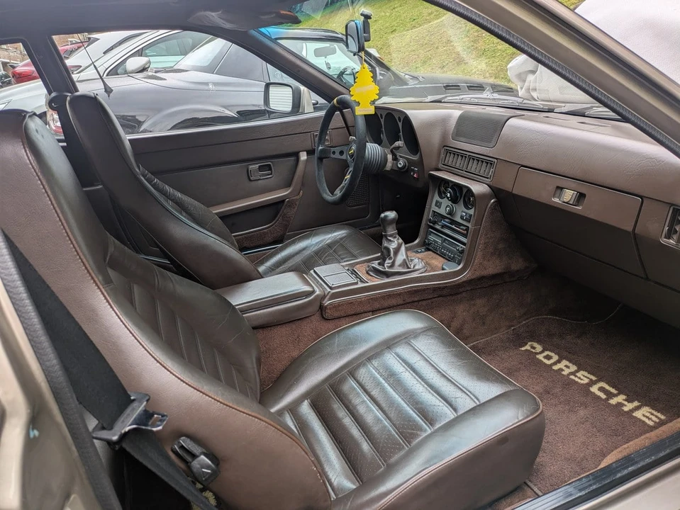 1984 Porsche 944 - Image 10 of 30