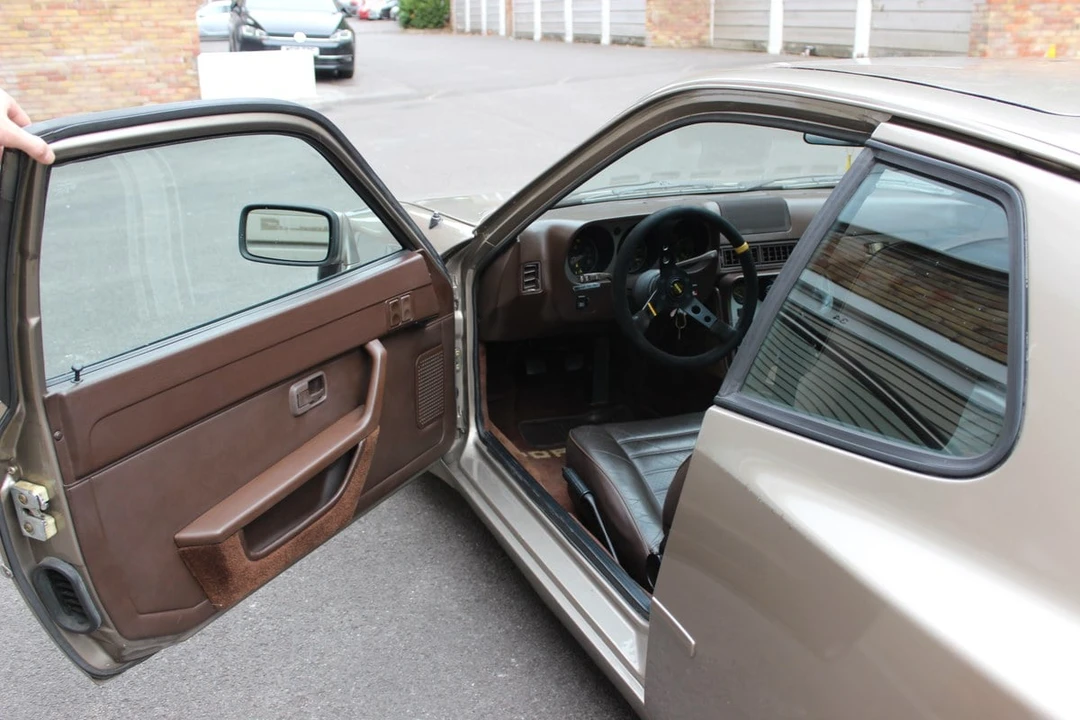 1984 Porsche 944 - Image 17 of 30