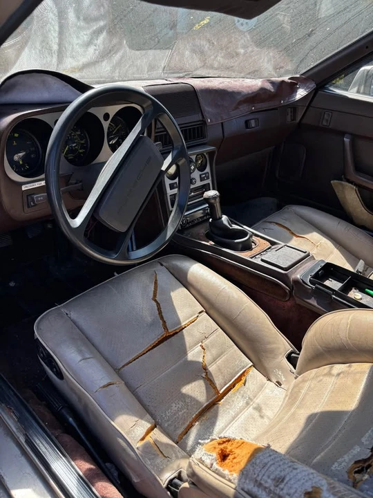 1984 Porsche 944 - Image 11 of 18
