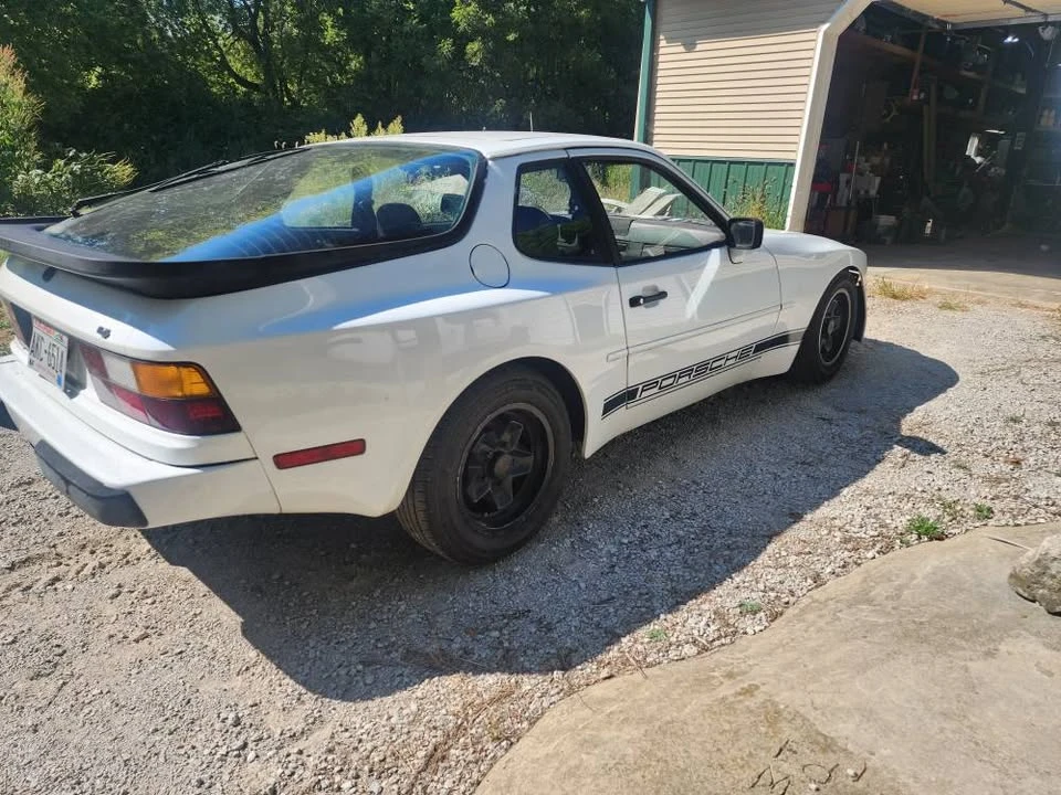 1984 Porsche 944 - Image 4 of 10