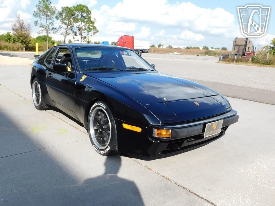 1984 Porsche 944 - Image 10 of 12