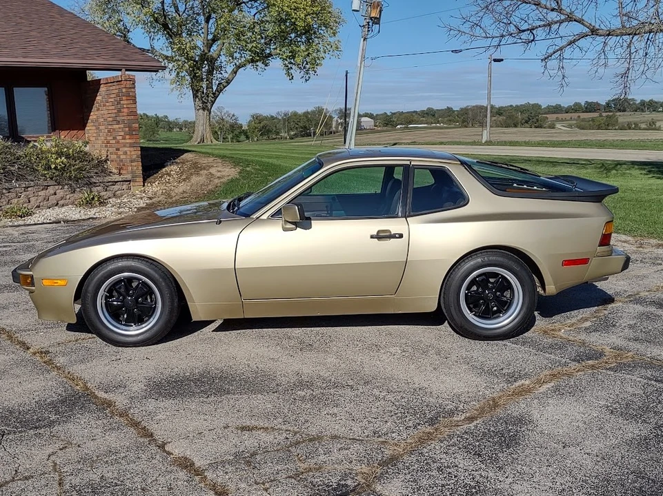 1984 Porsche 944 - Image 27 of 31