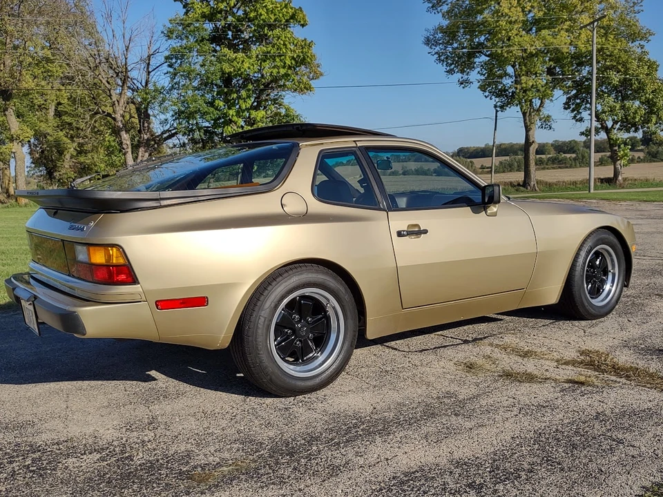 1984 Porsche 944 - Image 17 of 31
