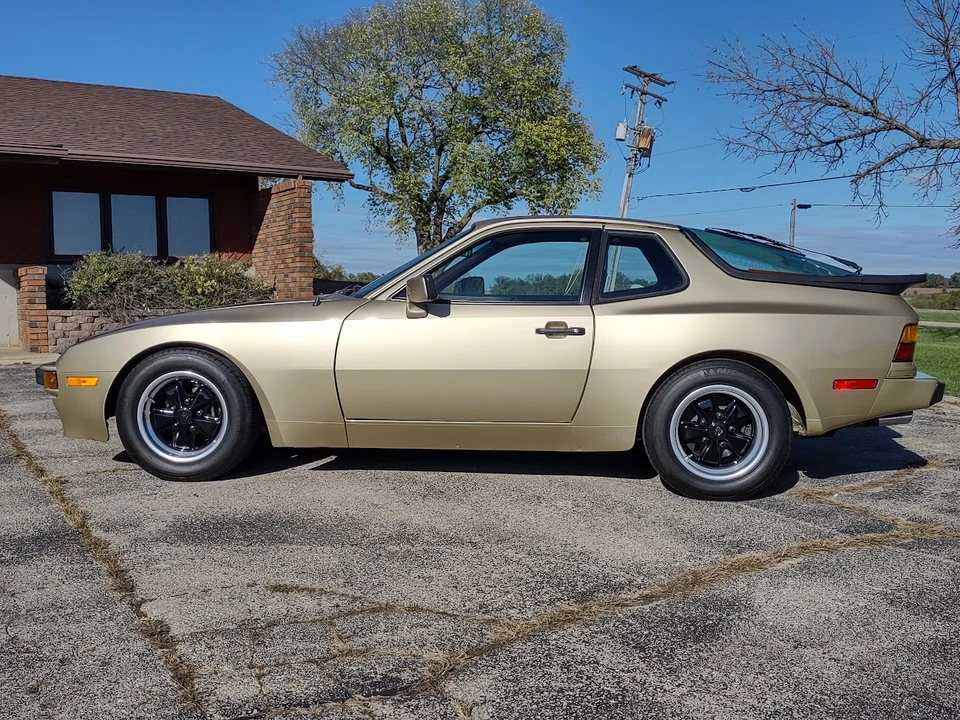 1984 Porsche 944 - Image 26 of 31