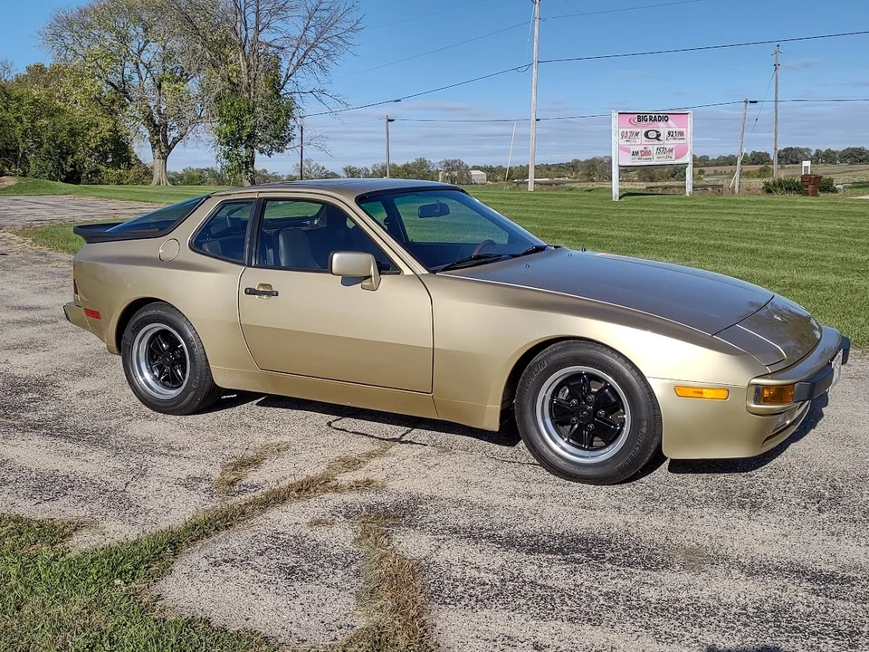 1984 Porsche 944 - Image 13 of 31