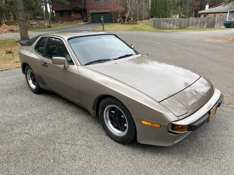 1984 Porsche 944 - Image 13 of 31