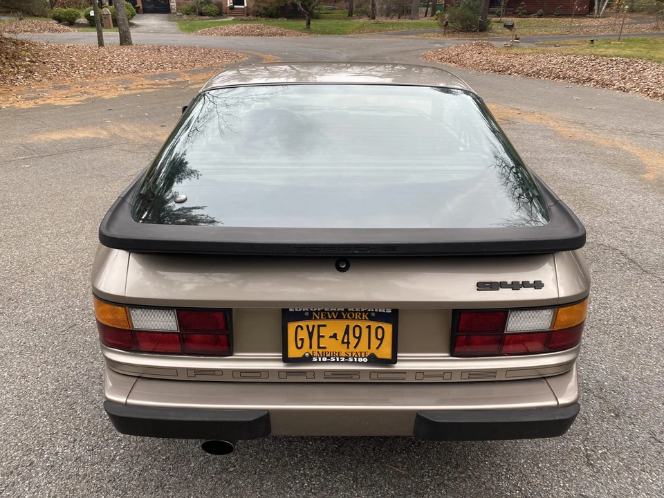 1984 Porsche 944 - Image 25 of 31