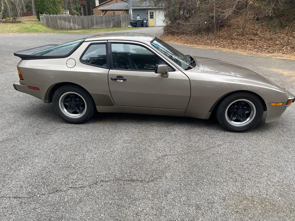 1984 Porsche 944 - Image 17 of 31