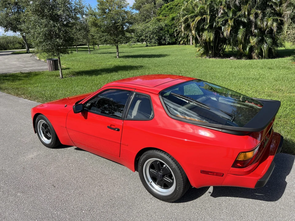1984 Porsche 944 - Image 24 of 31