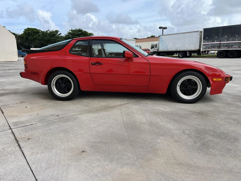 1984 Porsche 944 - Image 15 of 31