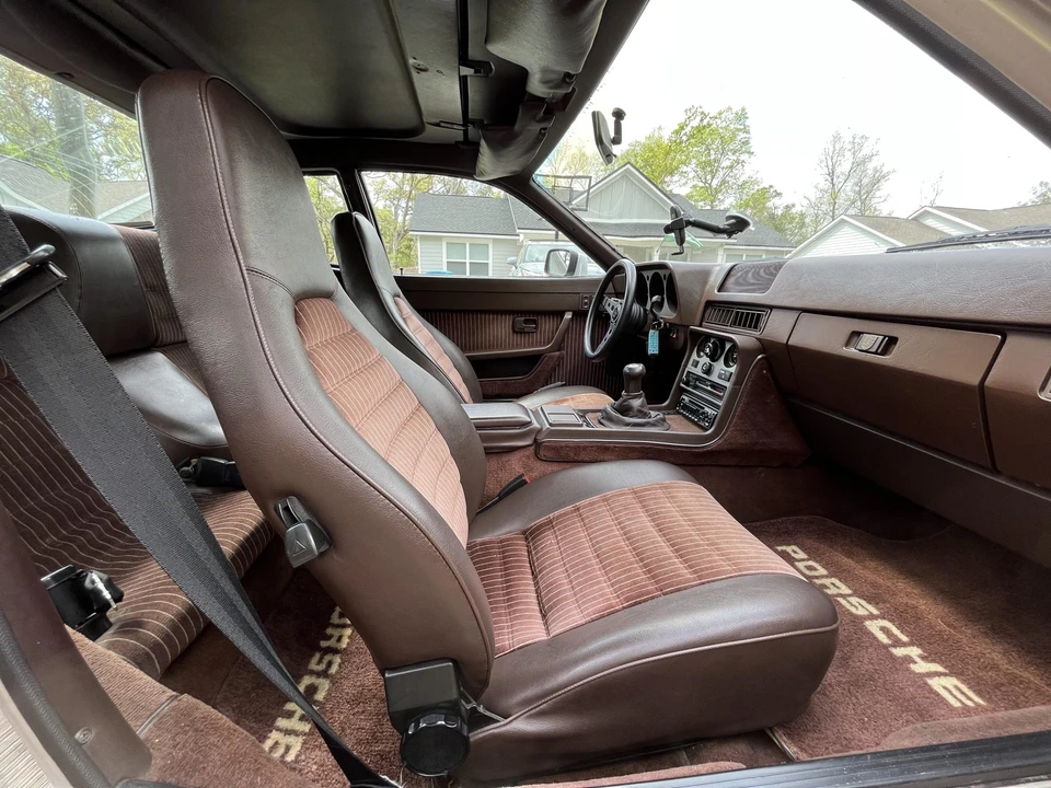 1984 Porsche 944 - Image 28 of 31