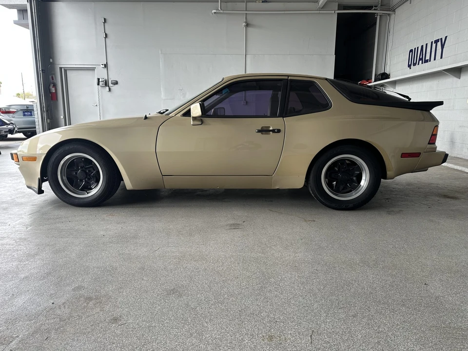1984 Porsche 944 - Image 13 of 31