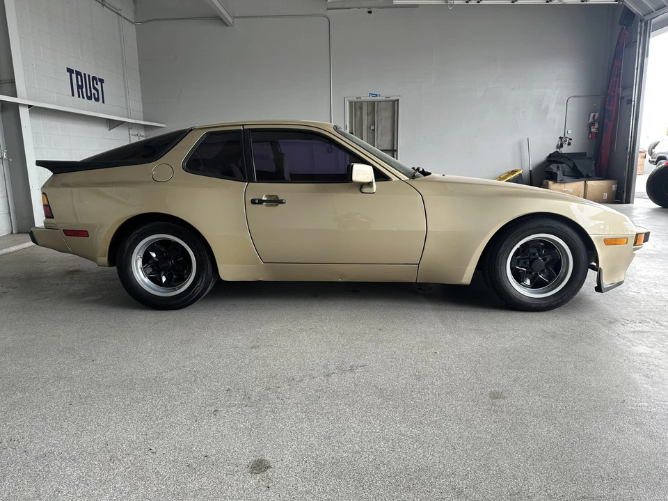1984 Porsche 944 - Image 7 of 31