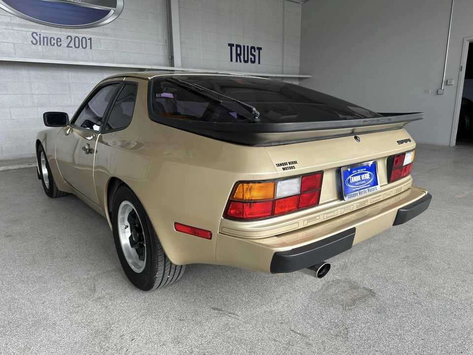 1984 Porsche 944 - Image 10 of 31