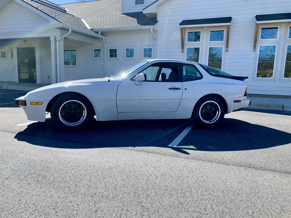 1984 Porsche 944 - Image 8 of 31