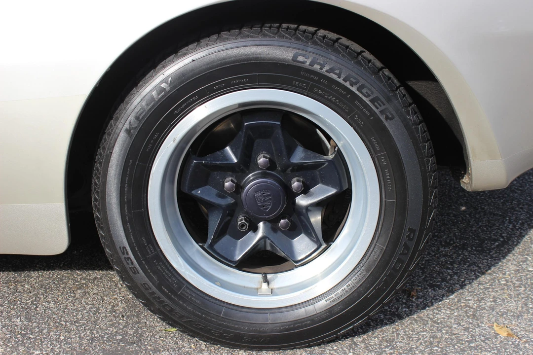 1984 Porsche 944 - Image 22 of 31