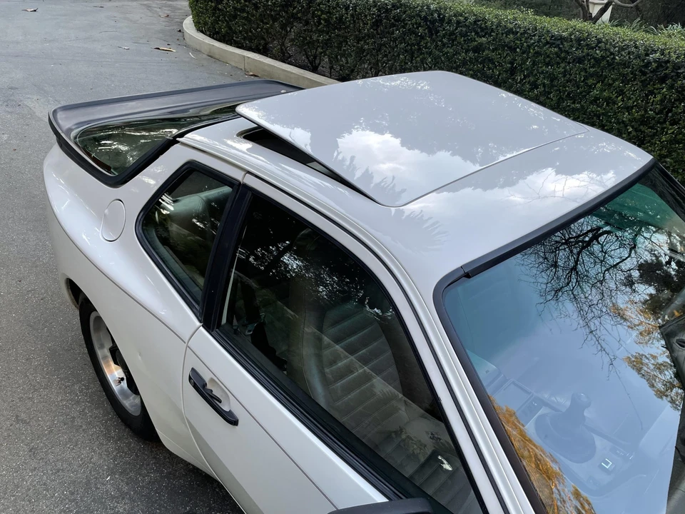 1984 Porsche 944 - Image 12 of 31