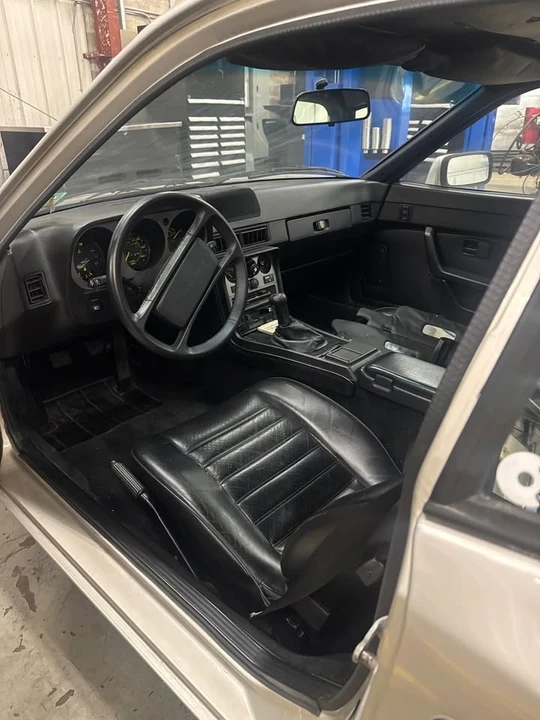 1984 Porsche 944 - Image 4 of 5