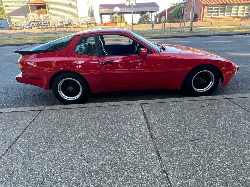1984 Porsche 944 - Image 4 of 10