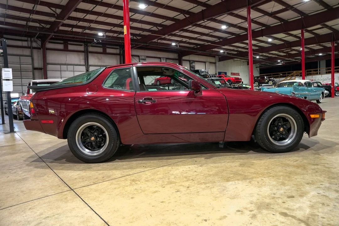 1984 Porsche 944 - Image 9 of 12