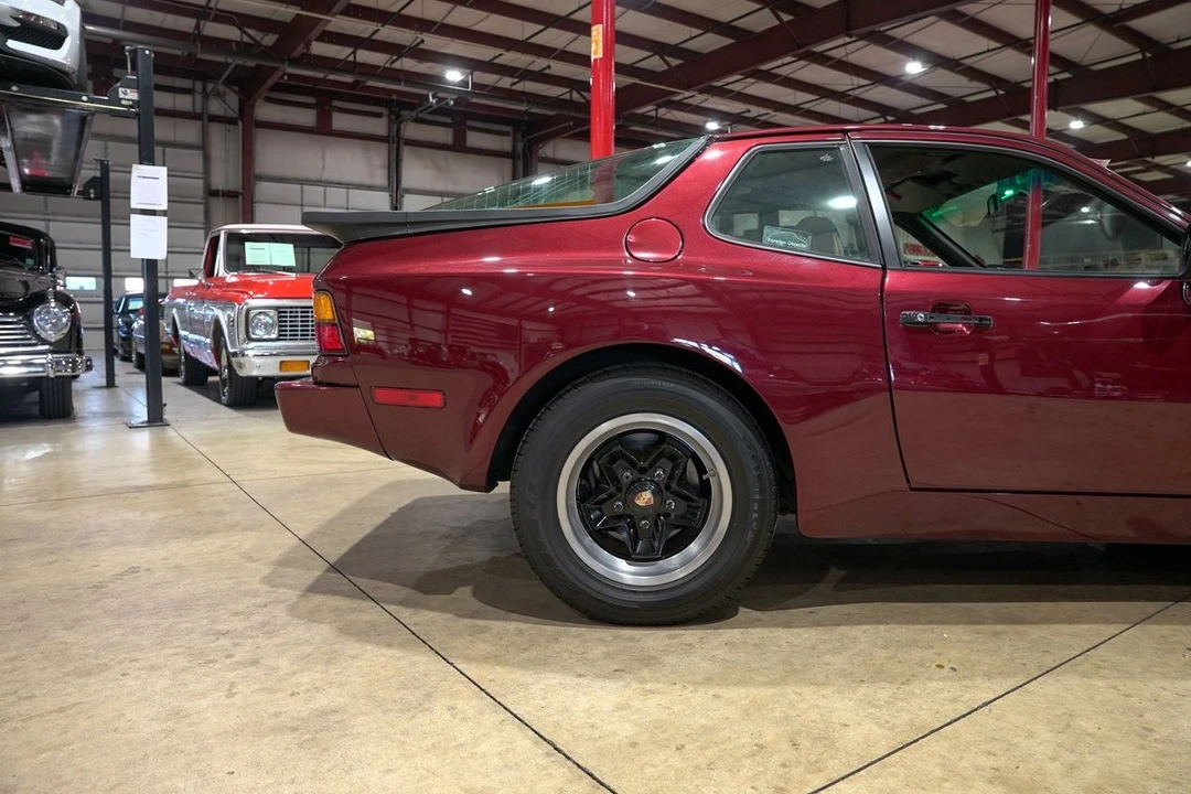 1984 Porsche 944 - Image 8 of 12