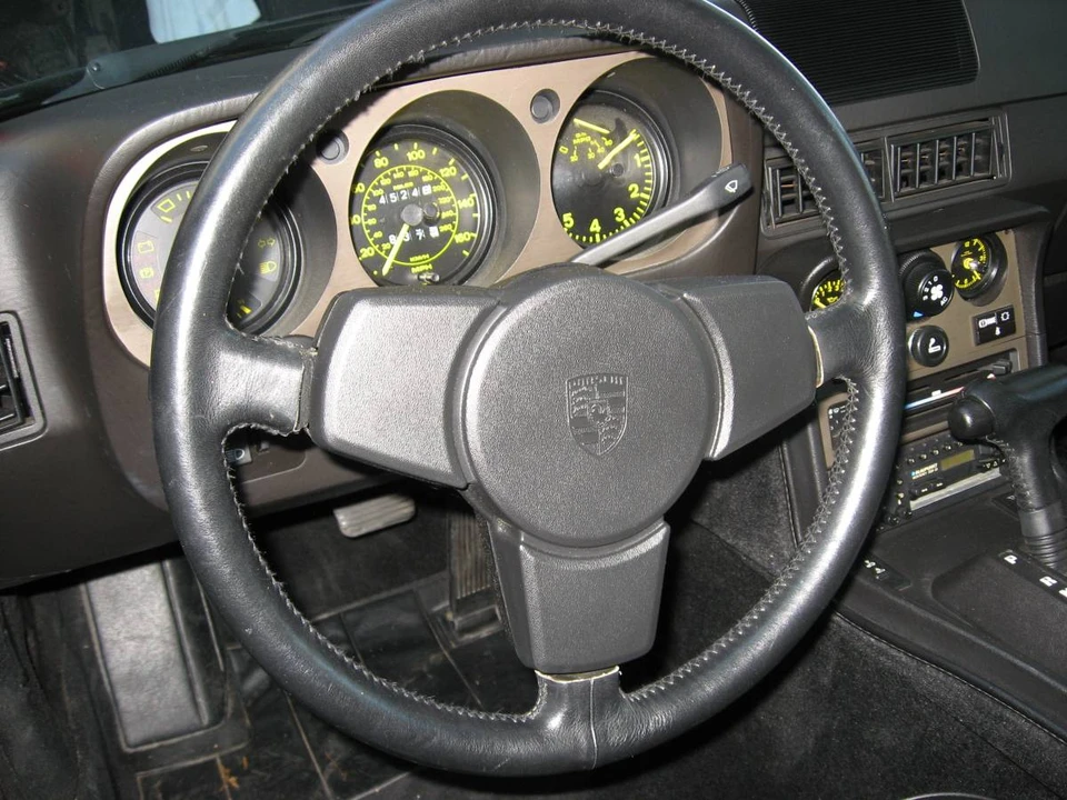 1984 Porsche 944 - Image 10 of 18