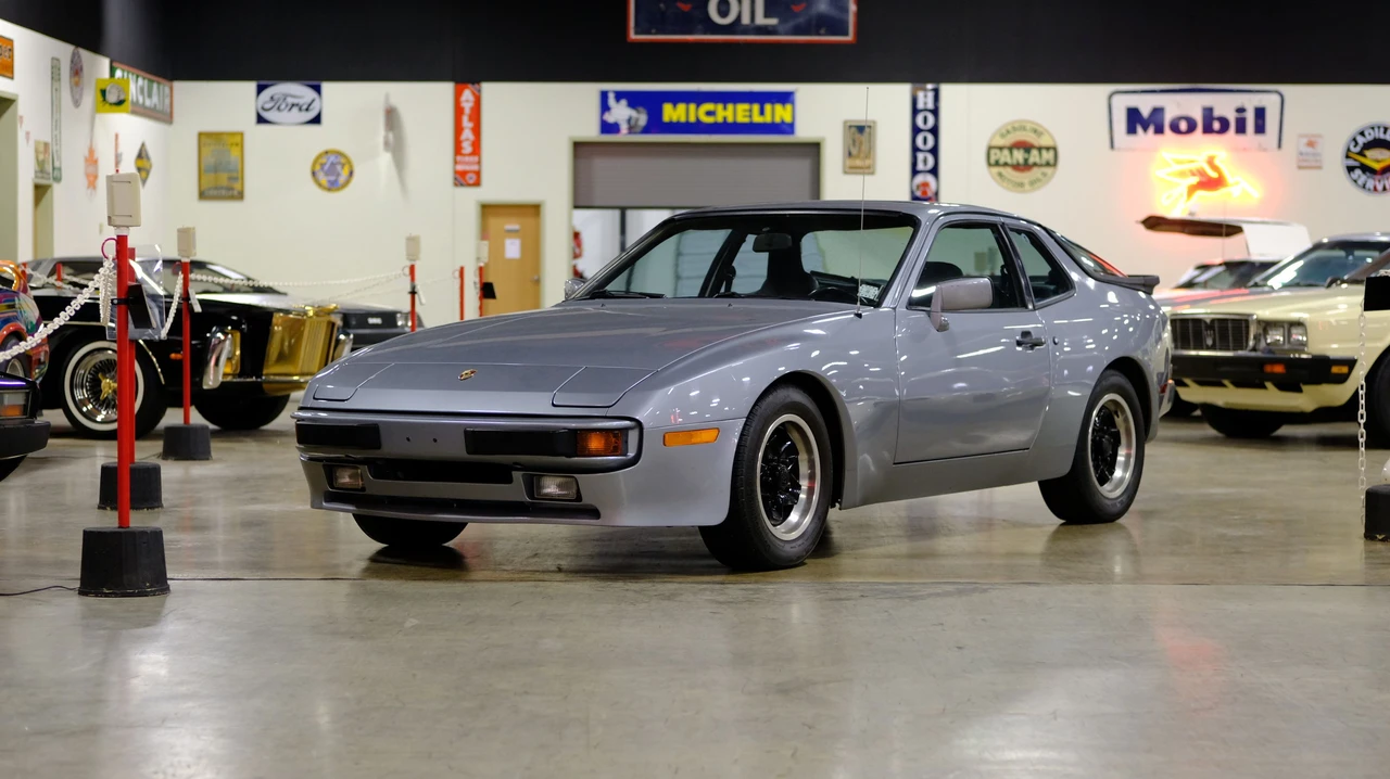 1984 Porsche 944 - Image 7 of 17