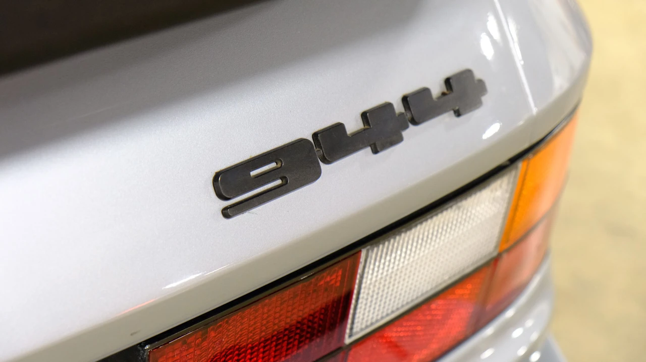 1984 Porsche 944 - Image 11 of 17