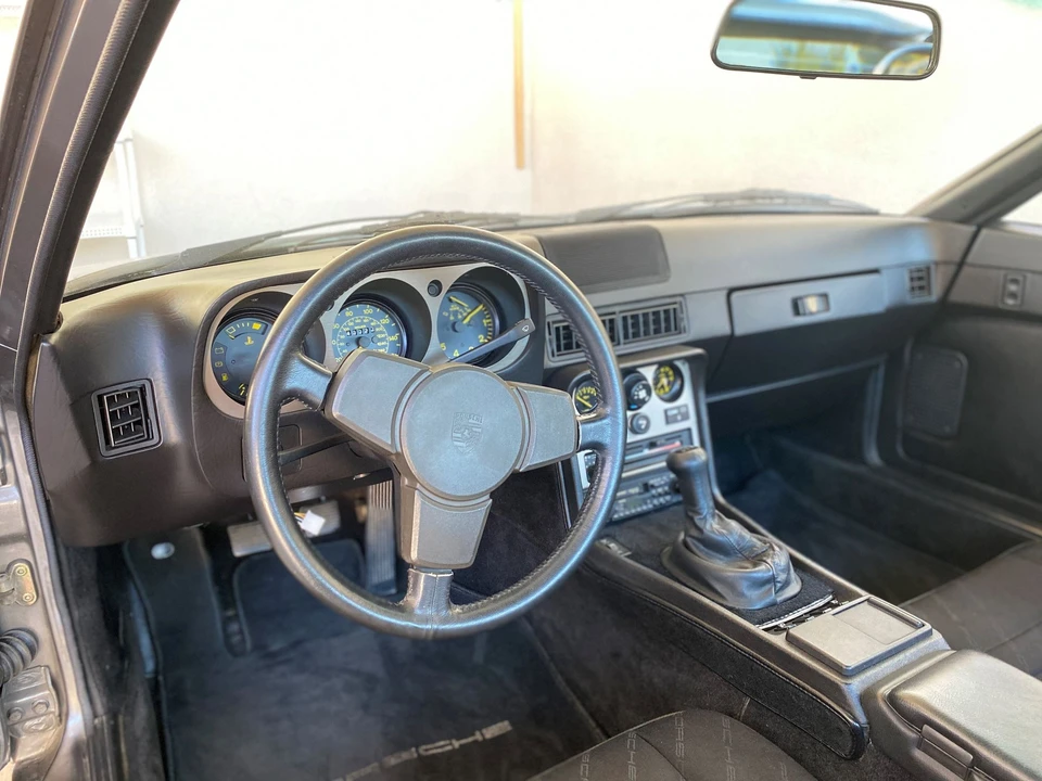 1984 Porsche 944 - Image 6 of 6