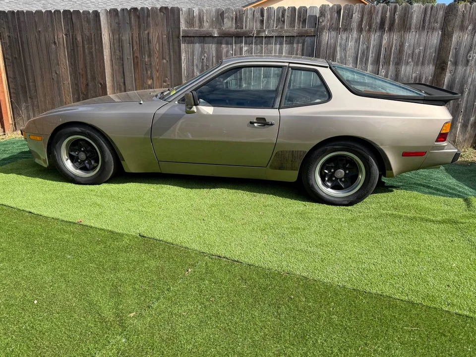 1984 Porsche 944 - Image 4 of 4