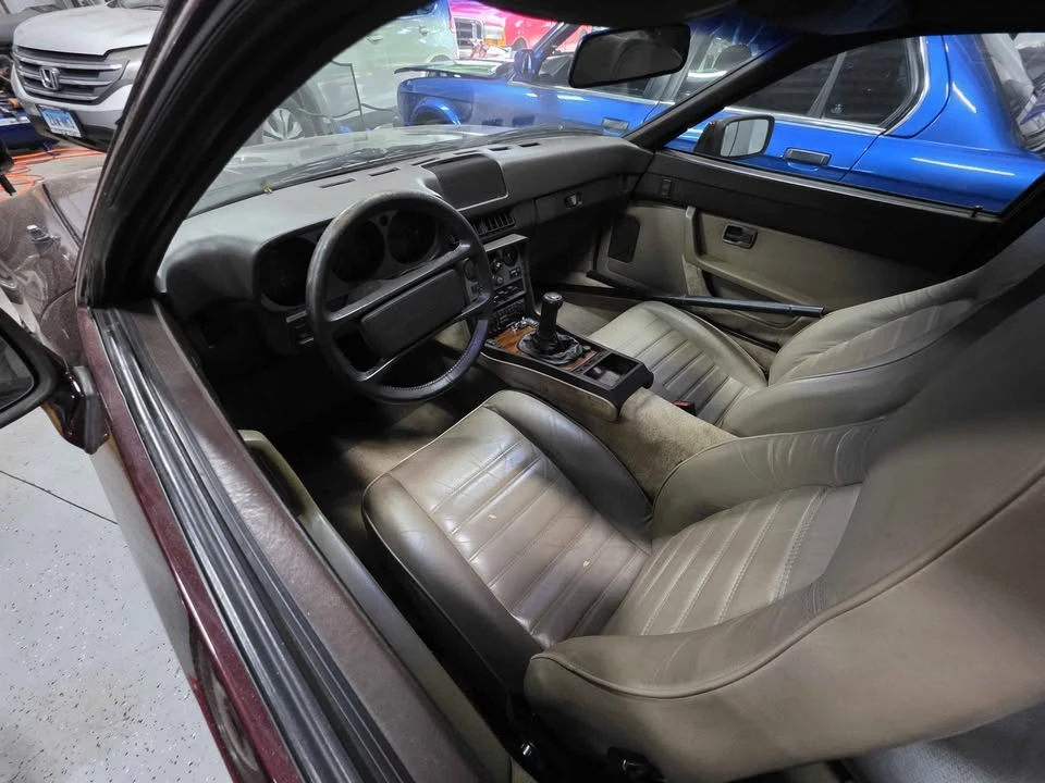 1984 Porsche 944 - Image 10 of 12