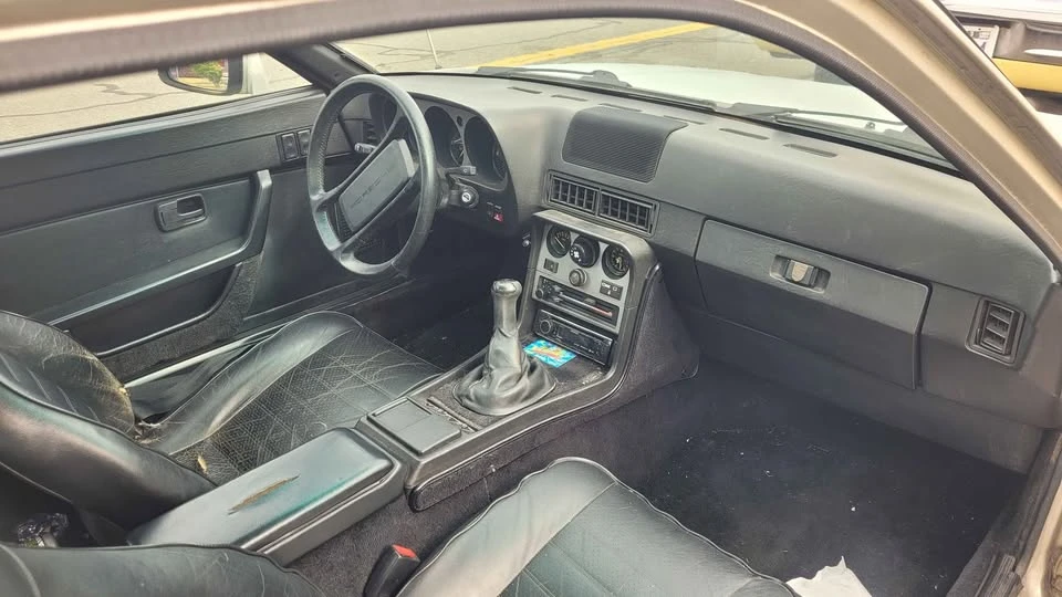 1984 Porsche 944 - Image 4 of 4