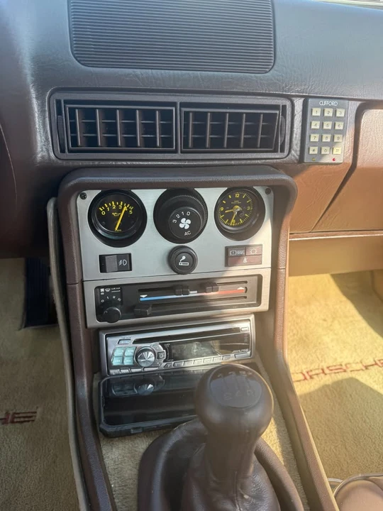 1984 Porsche 944 - Image 9 of 20