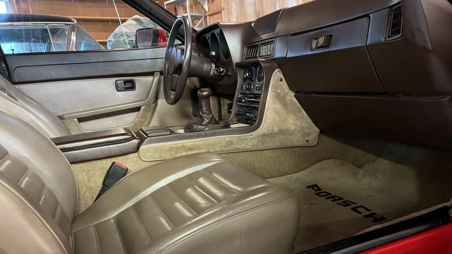 1984 Porsche 944 - Image 11 of 15