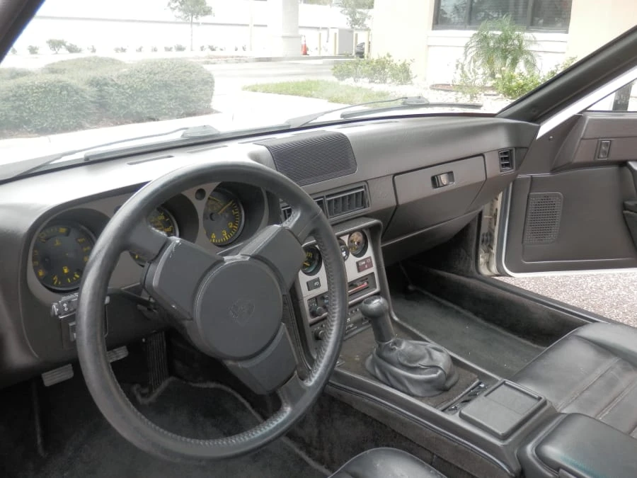 1984 Porsche 944 - Image 11 of 17