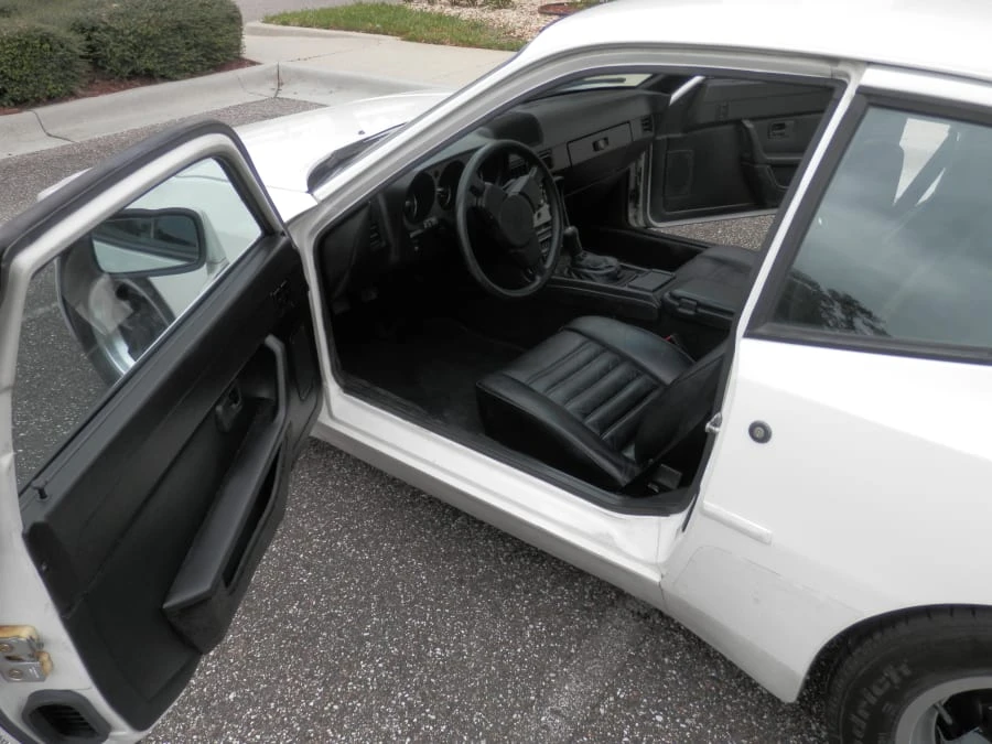 1984 Porsche 944 - Image 13 of 17