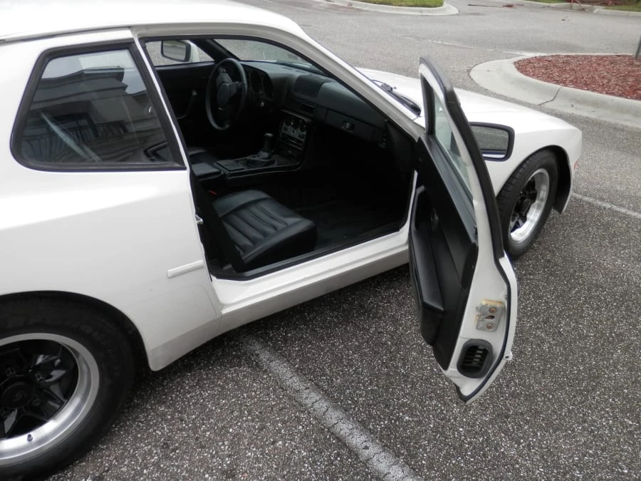 1984 Porsche 944 - Image 9 of 17