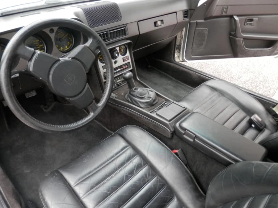 1984 Porsche 944 - Image 12 of 17