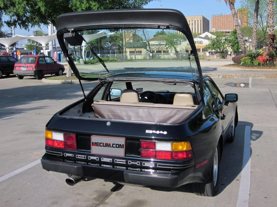 1984 Porsche 944 - Image 6 of 7